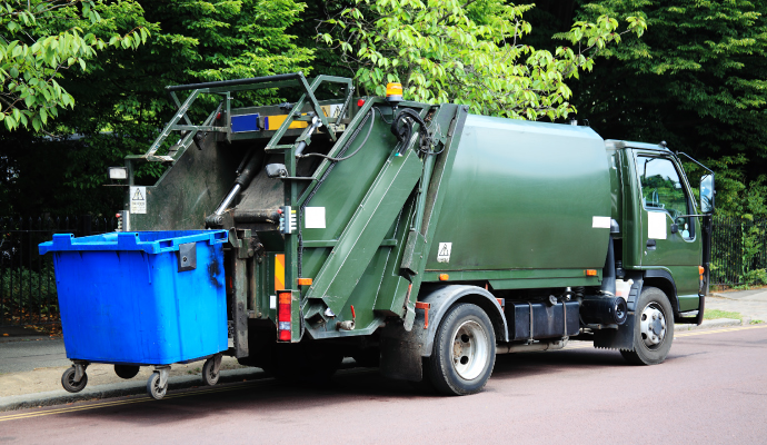 trash pickup vehicle